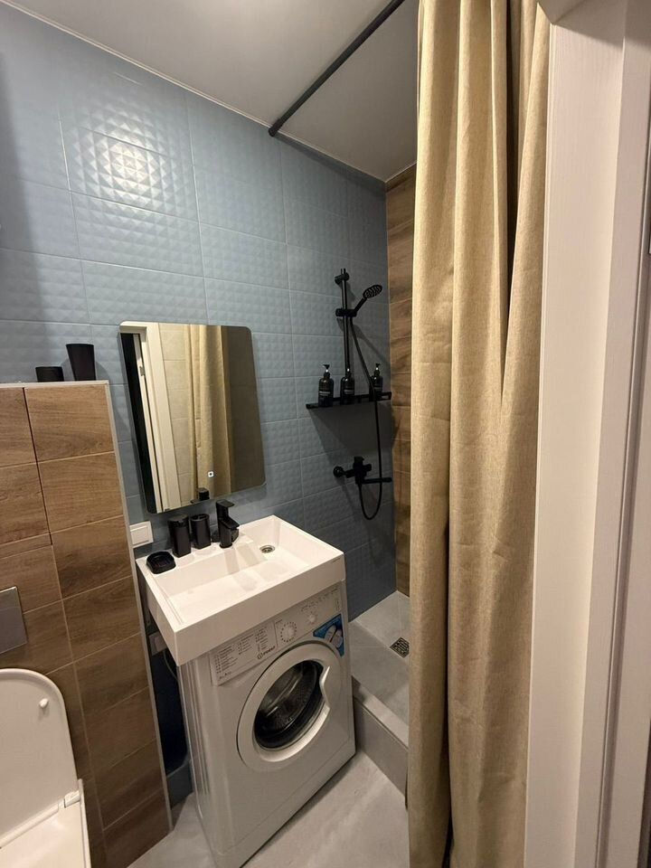 Студия у метро Доcтoeвскaя