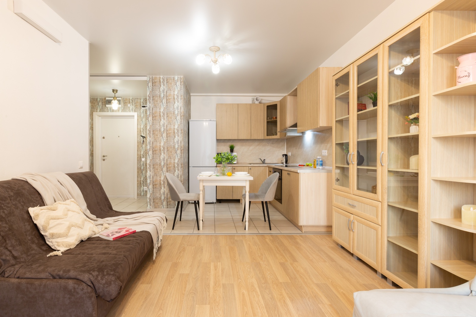 Life Apartments Комфортабельная Евродвушка 