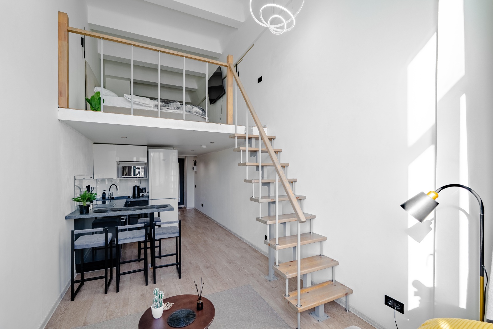 Двухуровневые апартаменты в здании бизнес класса рядом с метро Сокол