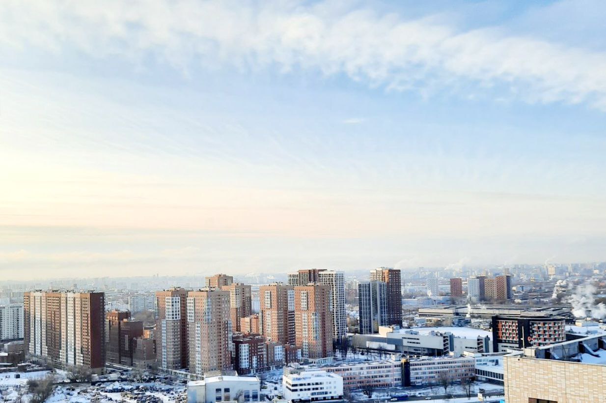 Современная студия с панорамным видом на Москву
