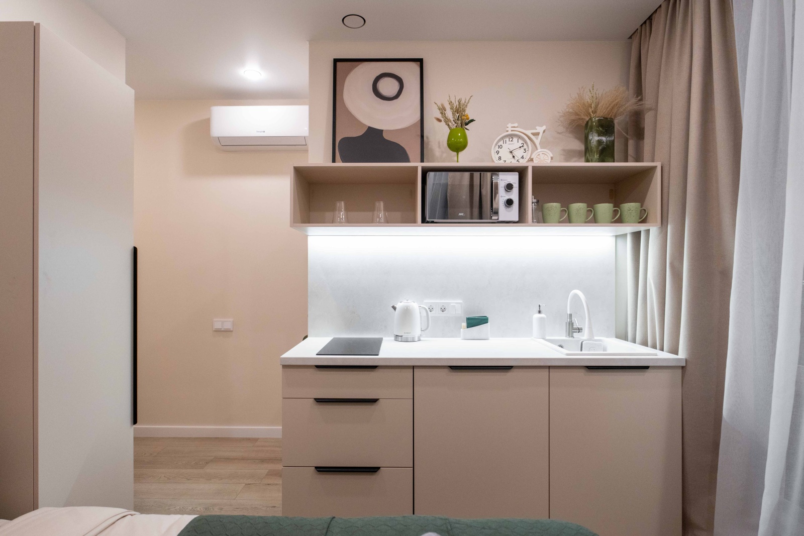 Уютная студия на Новоостаповской