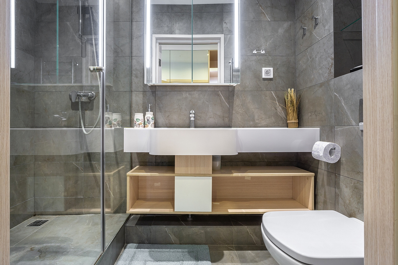 Рядом с Диснейлендом бизнес-студия с видом на Москва-реку!