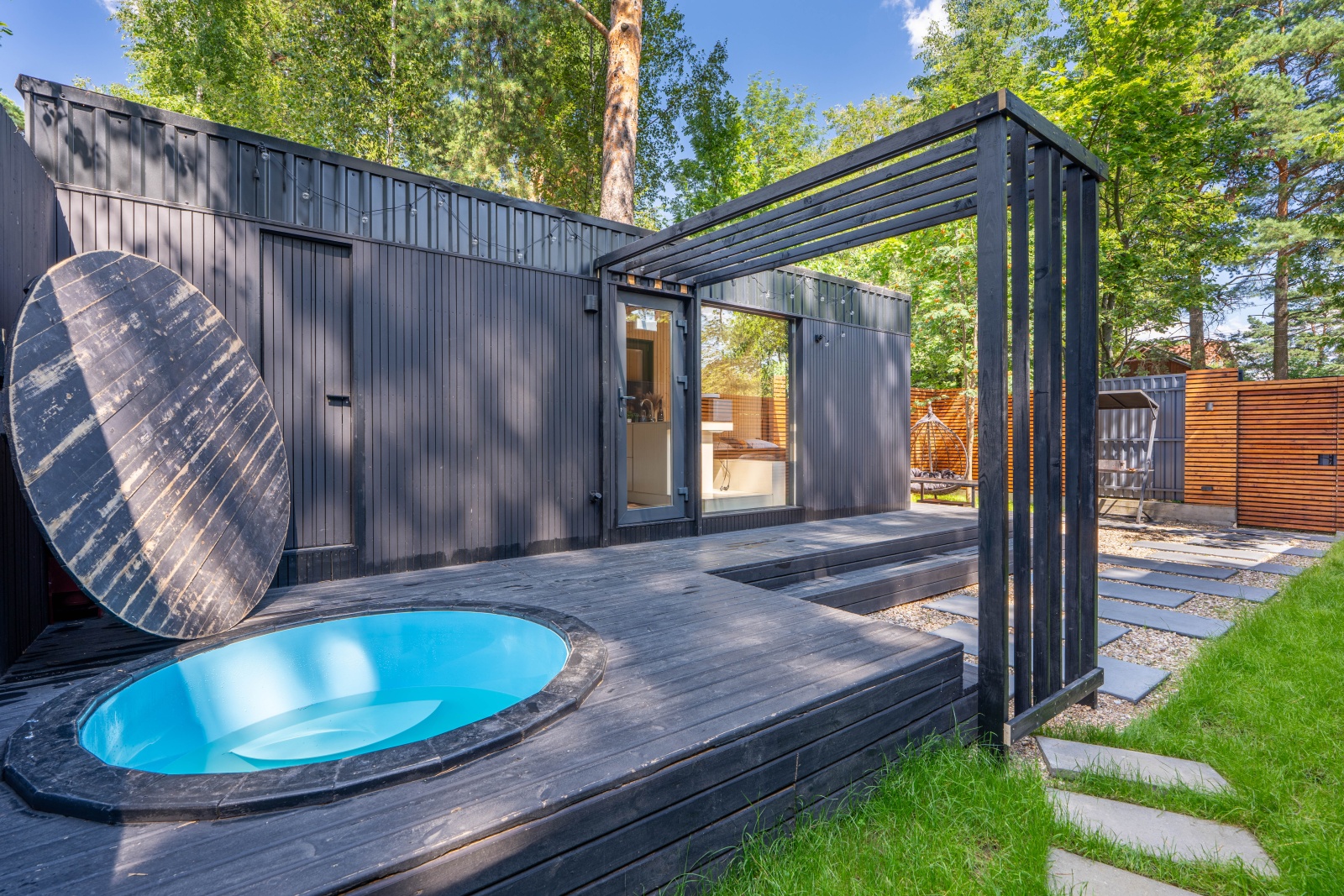 Ультрасовременный домик для отдыха вдвоем с сауной, мангальной зоной и купелью на берегу Немчиновского пруда!