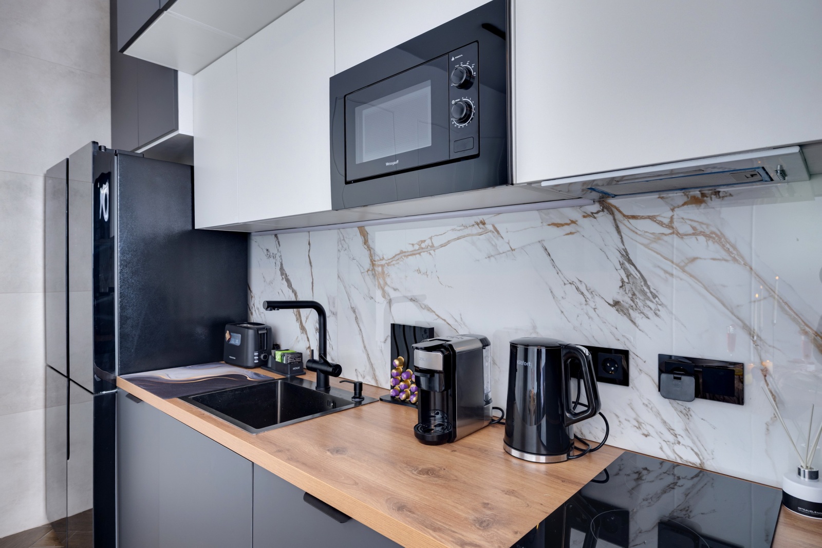 Премиальная студия «Эверест» от Home24: Терраса с видом на Москва-Сити