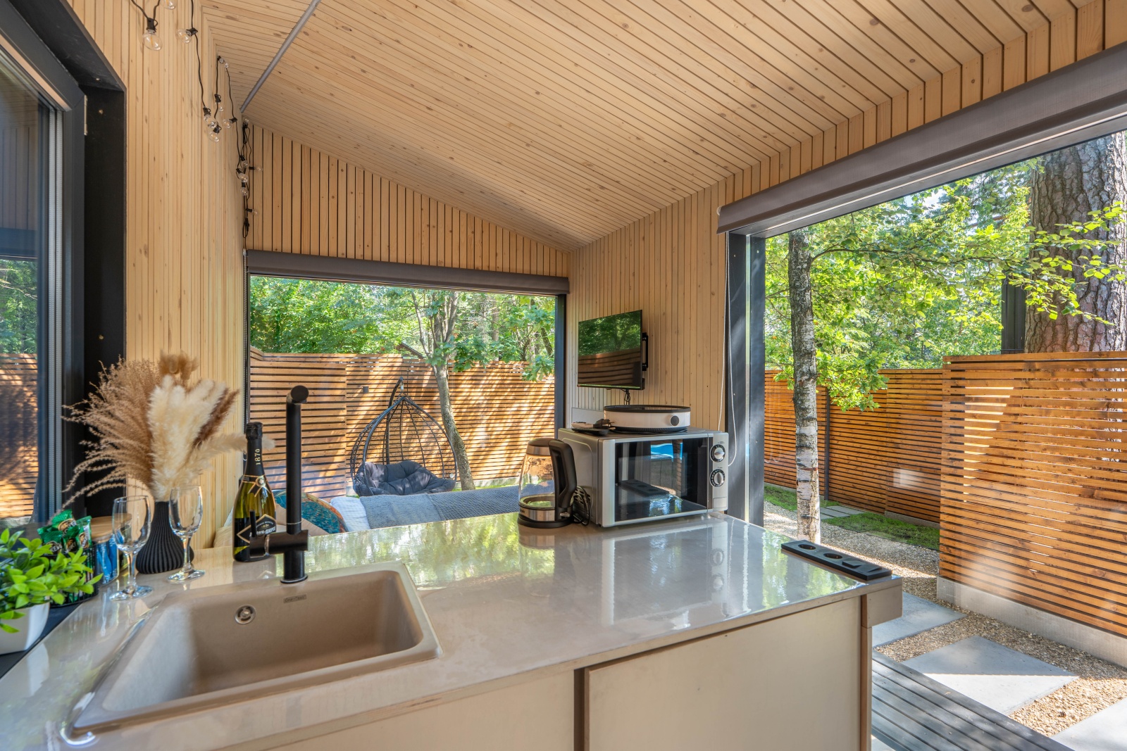 Ультрасовременный домик для отдыха вдвоем с сауной, мангальной зоной и купелью на берегу Немчиновского пруда!