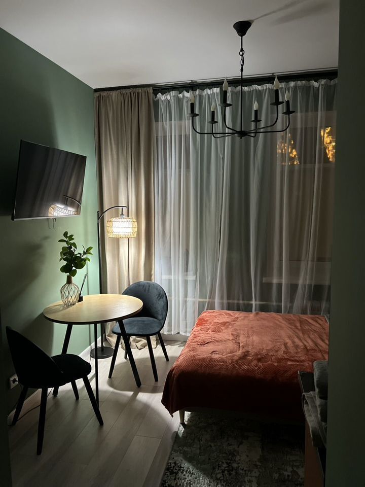 Студия у метро Доcтoeвскaя