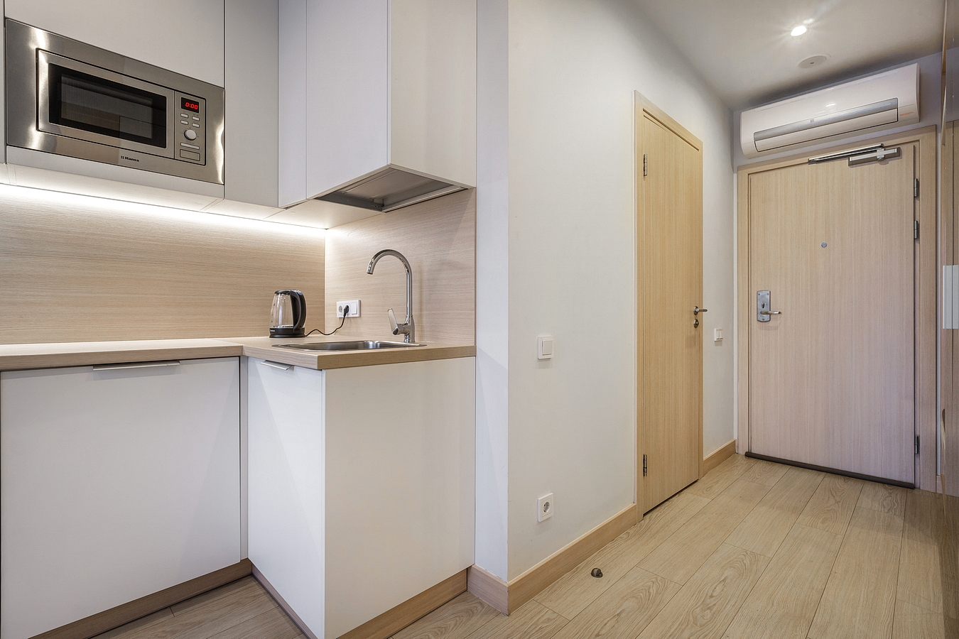 Рядом с Диснейлендом бизнес-студия с видом на Москва-реку!