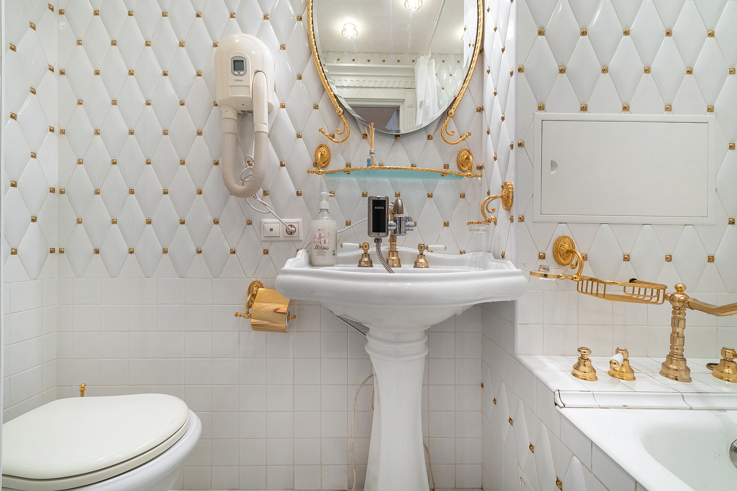 РЯДОМ С КИЕВСКИМ ВОКЗАЛОМ, 1-комнатная современная квартира с кондиционером 