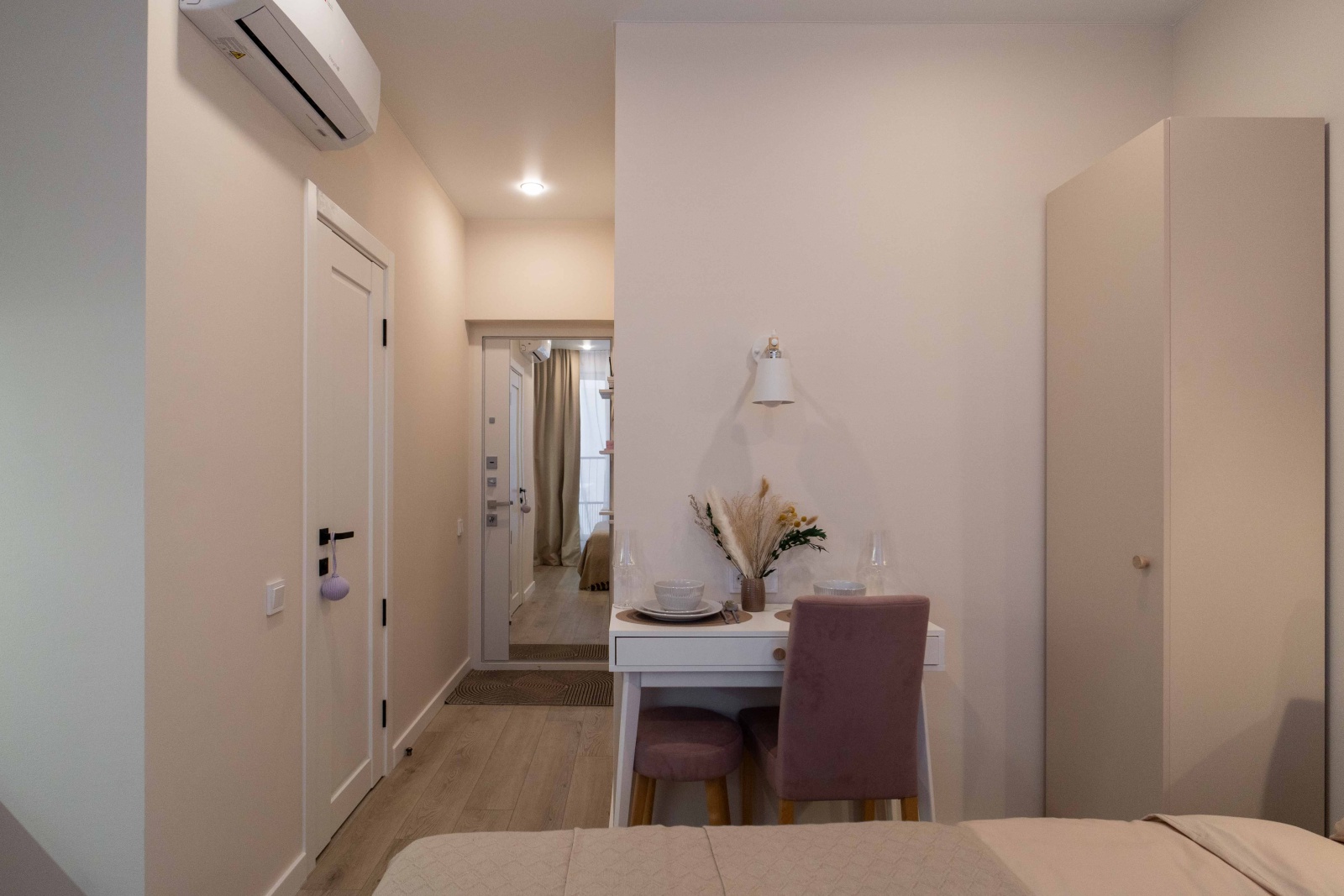 Уютная студия на Новоостаповской