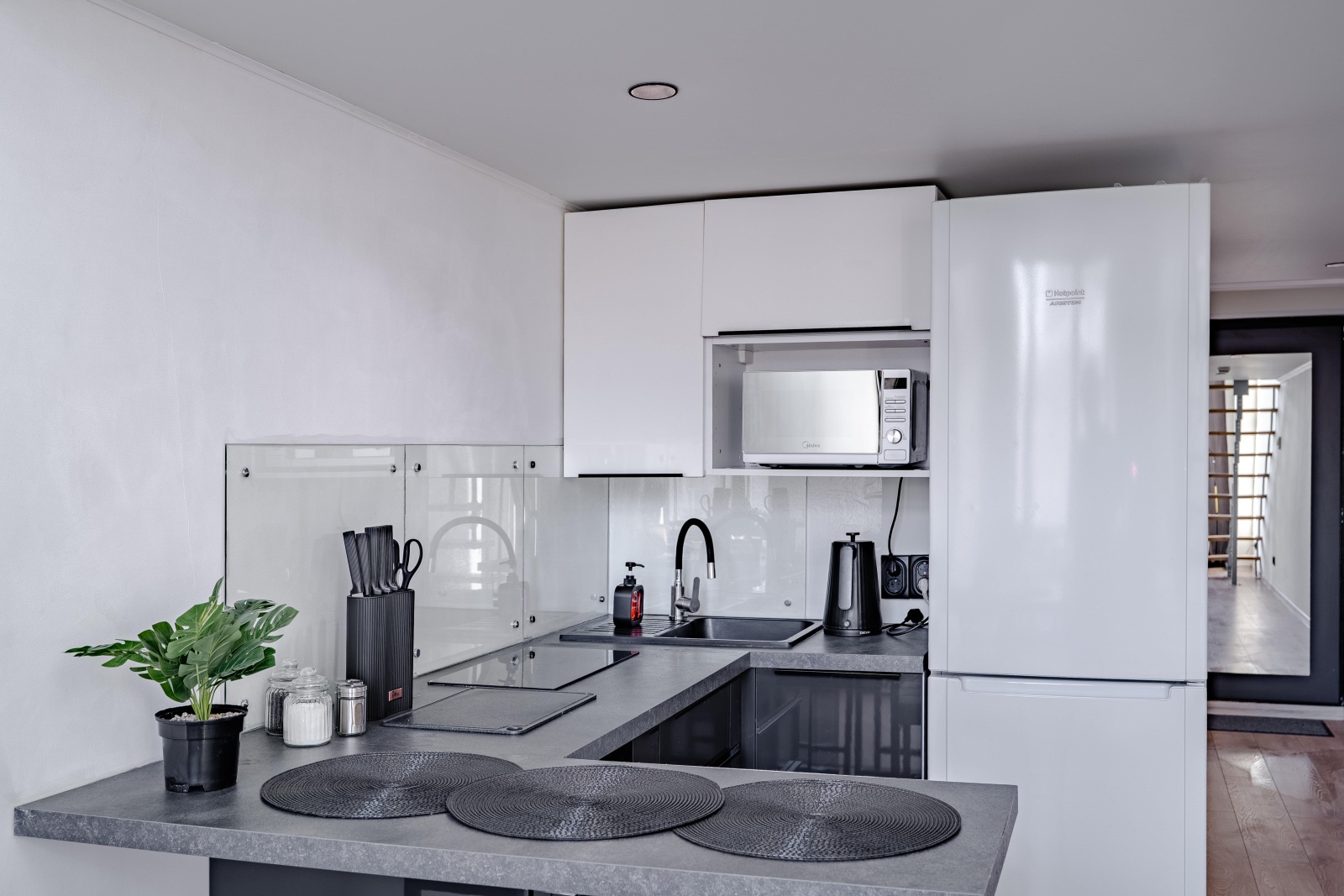 Двухуровневые апартаменты в здании бизнес класса рядом с метро Сокол