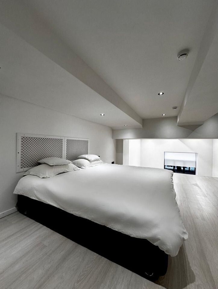 Двухуровневые апартаменты в уютном переулке