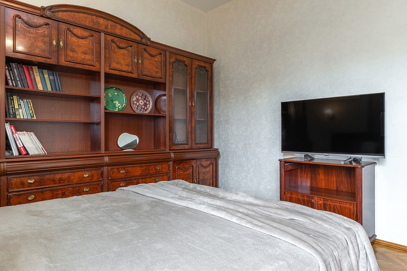 1-комнатная квартира в доме памятнике архитектуры рядом с Плехановским институтом.