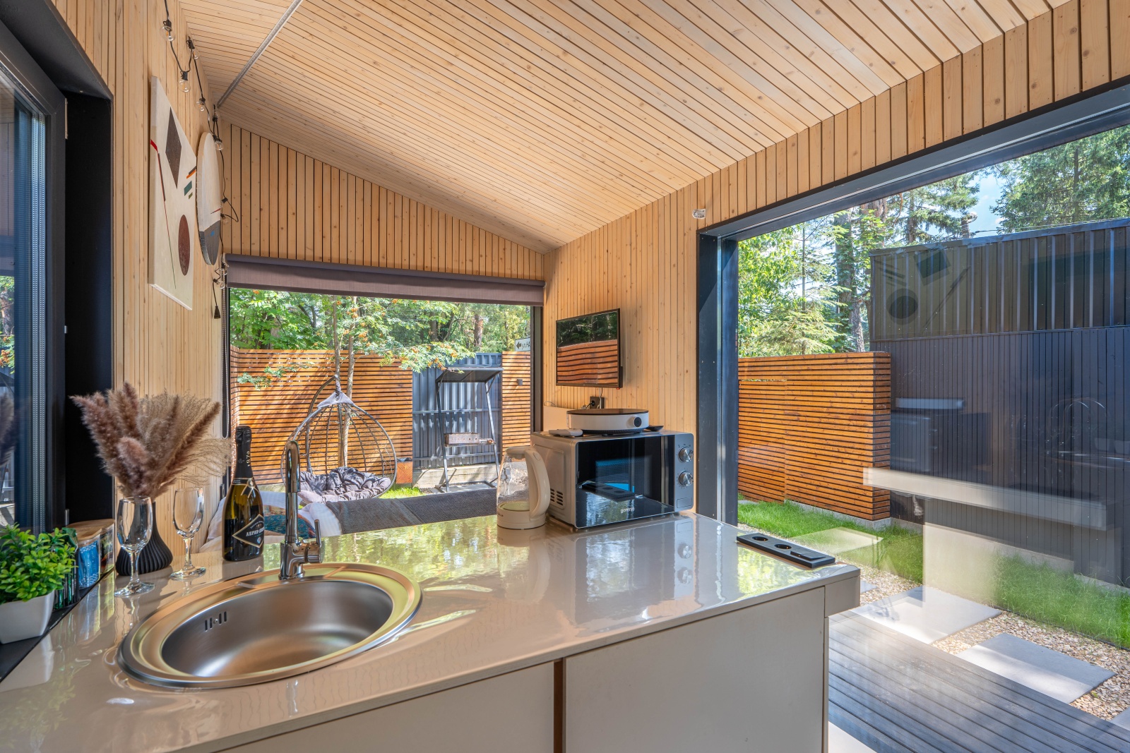 Ультрасовременный домик для отдыха вдвоем с сауной, мангальной зоной и купелью на берегу Немчиновского пруда!