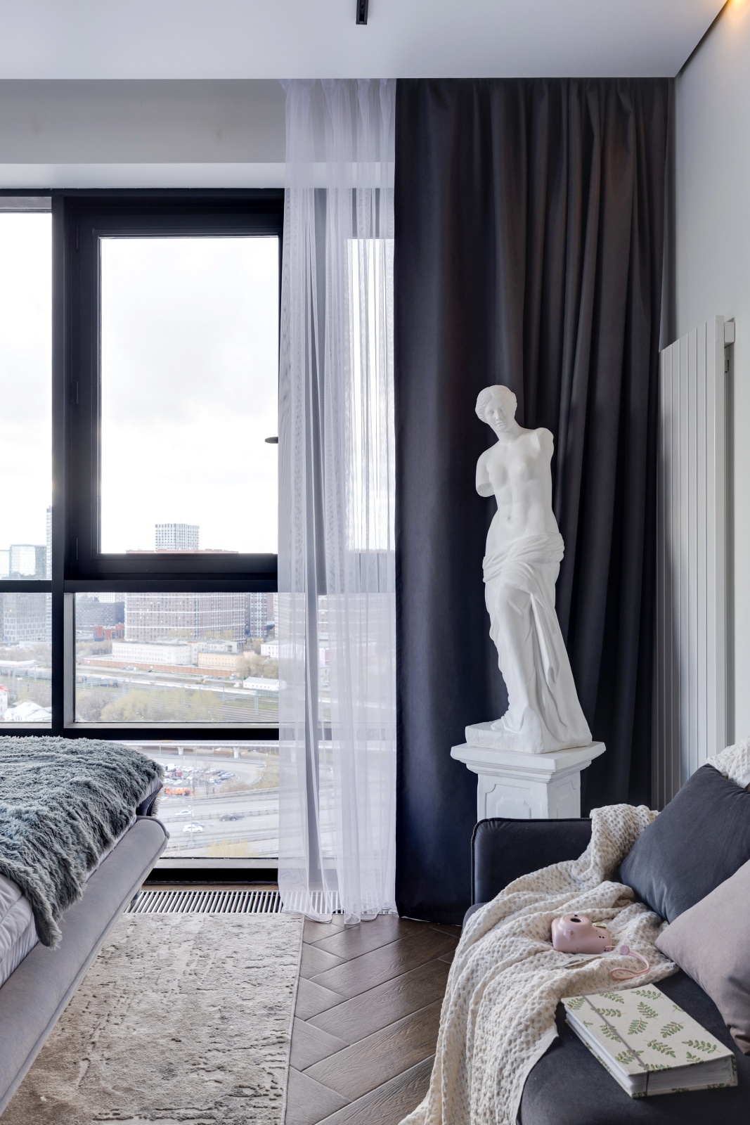 Премиальная студия «Эверест» от Home24: Терраса с видом на Москва-Сити