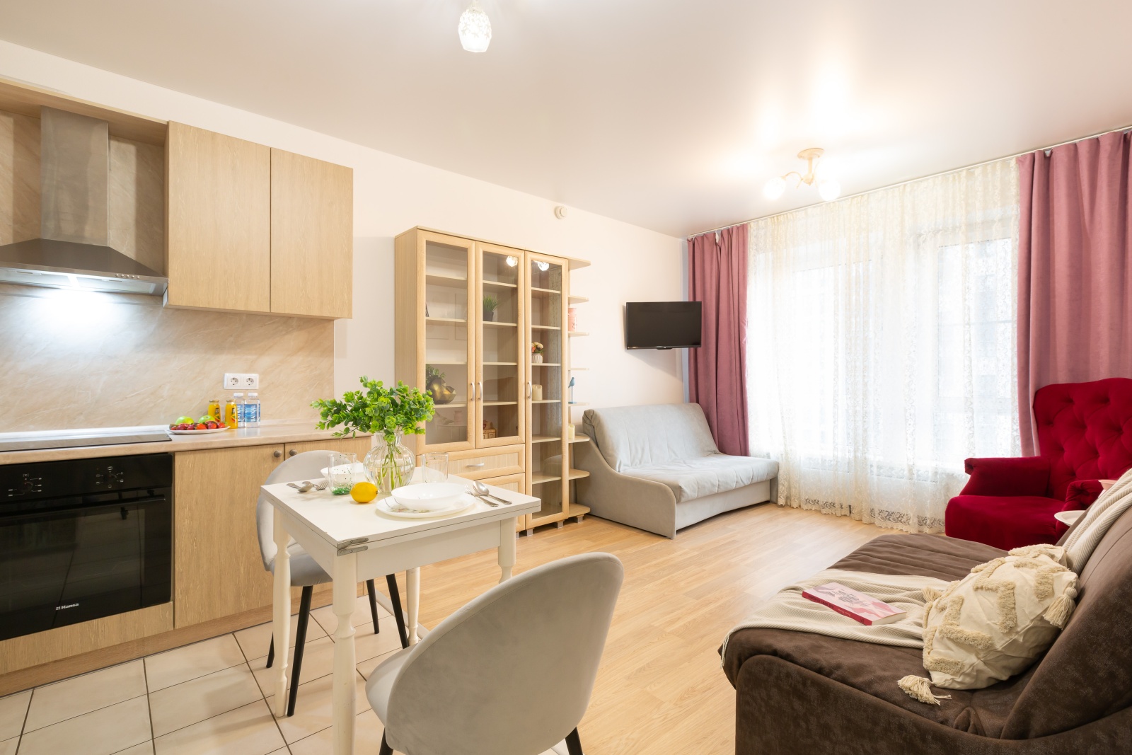 Life Apartments Комфортабельная Евродвушка 