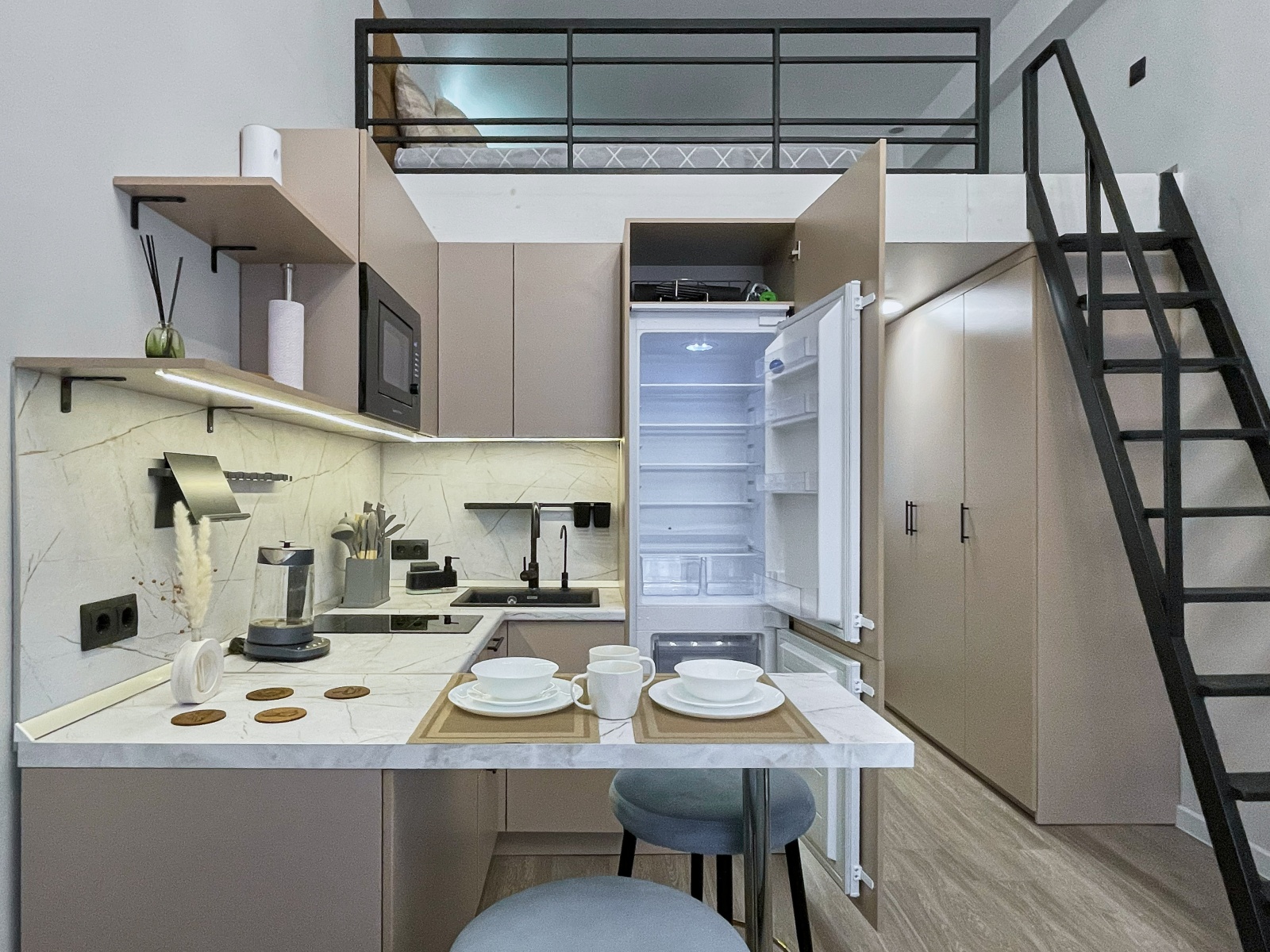 Двухуровневая квартира с двумя кроватями от FolkFort