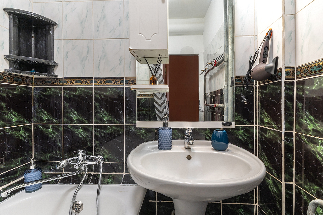 Возле ЦИТО пятиместная 2-комнатная квартира у метро Войковская— идеальный вариант для комфортного проживания в Москве! 