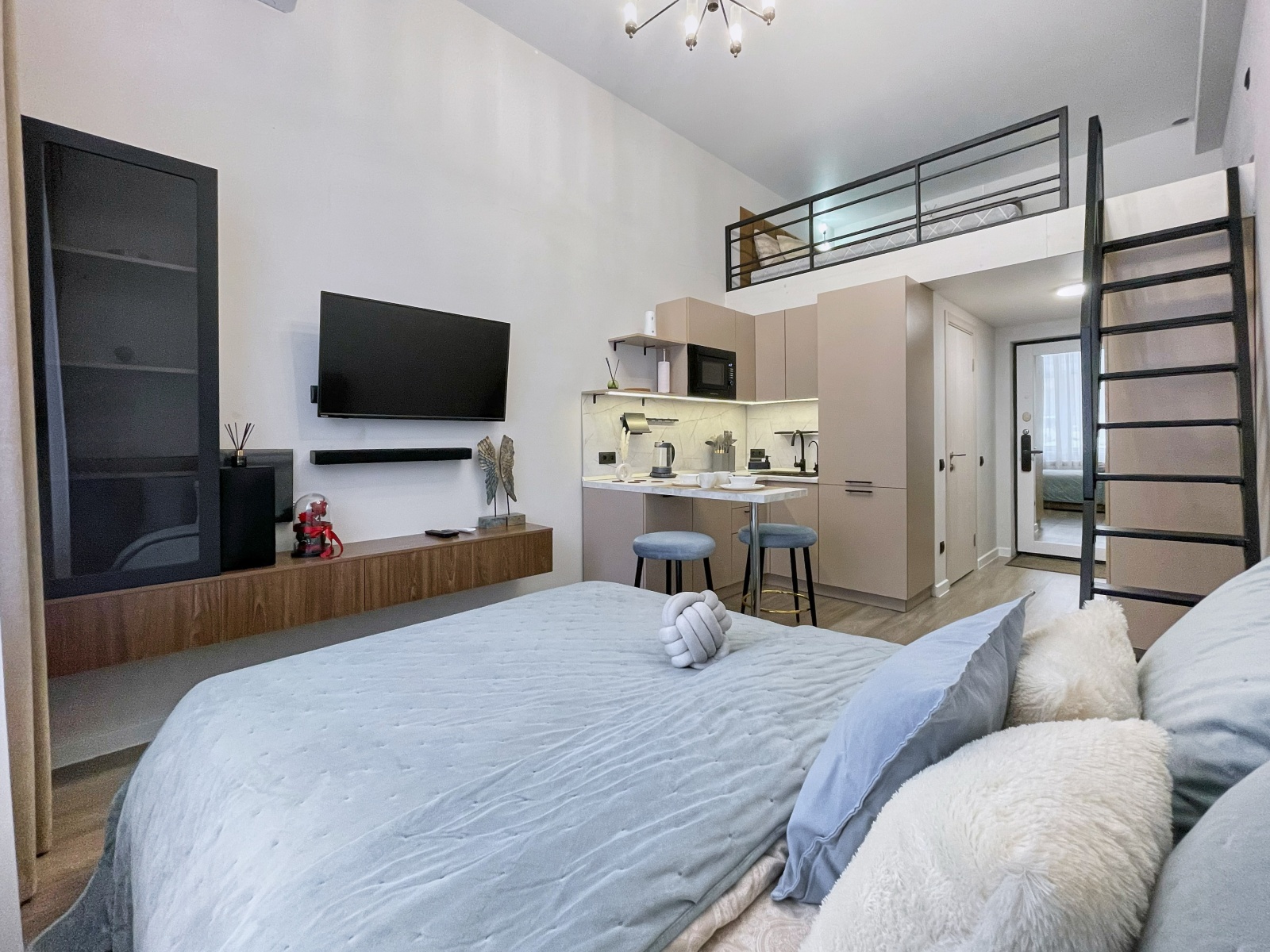 Двухуровневая квартира с двумя кроватями от FolkFort