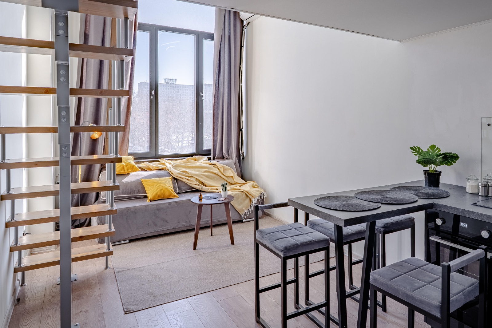 Двухуровневые апартаменты в здании бизнес класса рядом с метро Сокол