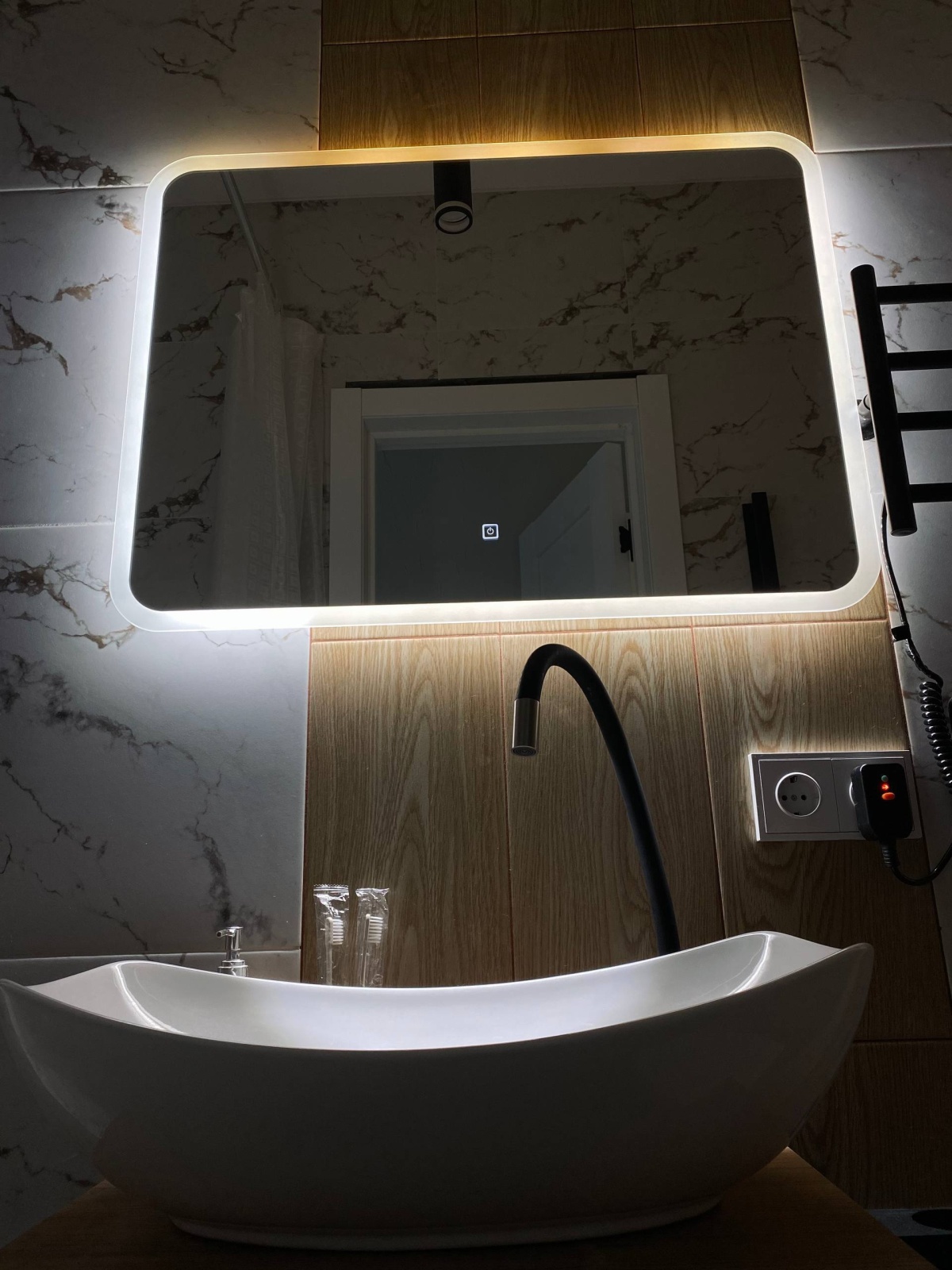 Квартира на Новоостаповской 20