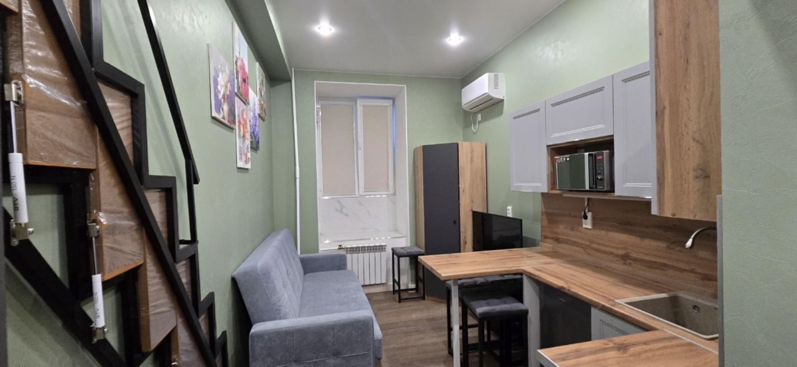 Студия в цeнтpe Москвы