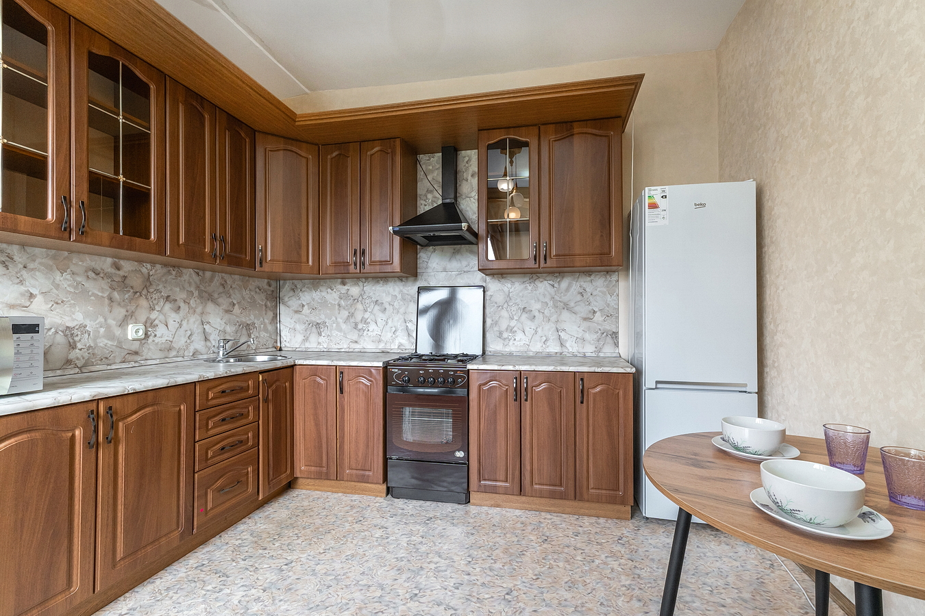 1-комнатная квартира в доме памятнике архитектуры рядом с Плехановским институтом.