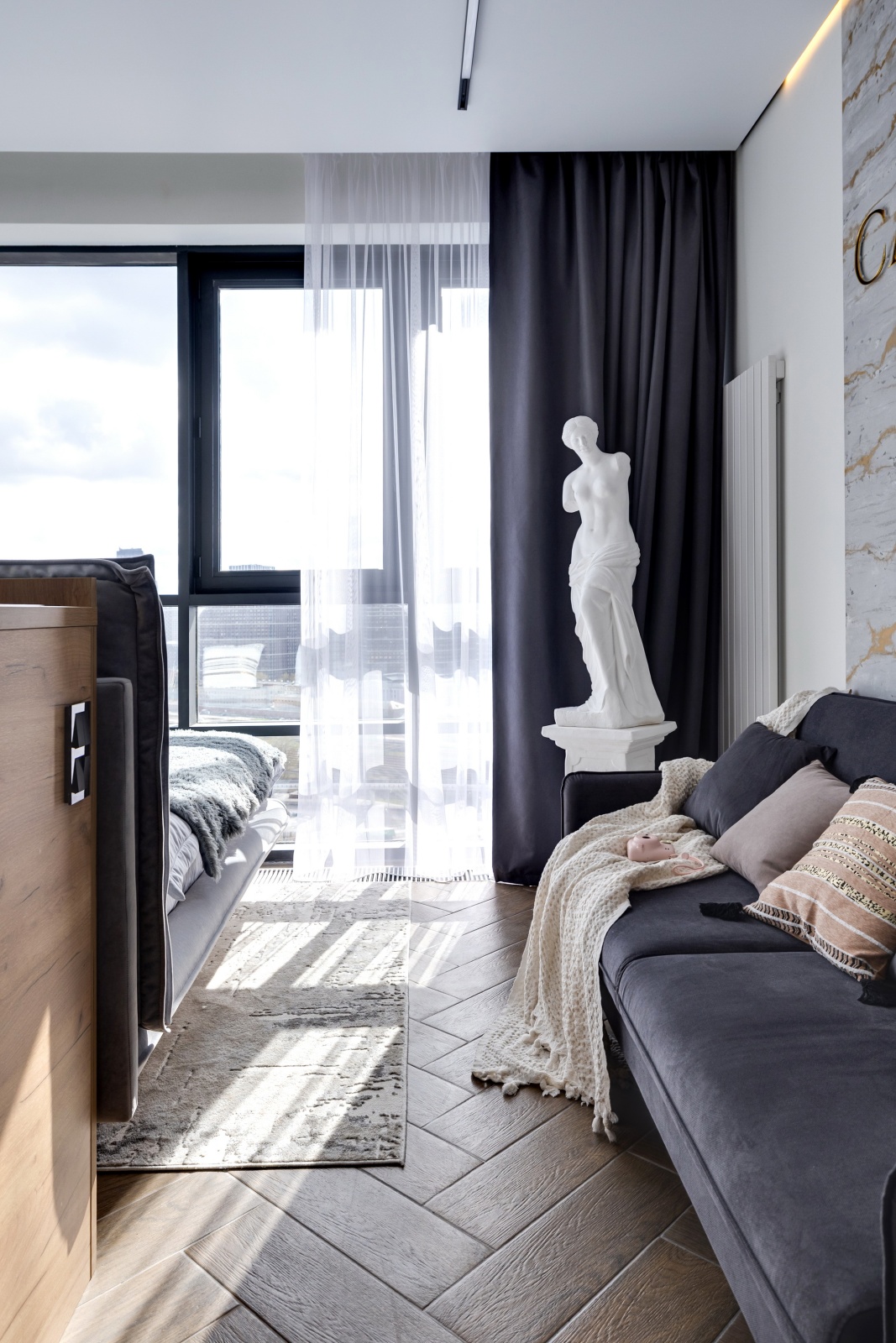 Премиальная студия «Эверест» от Home24: Терраса с видом на Москва-Сити