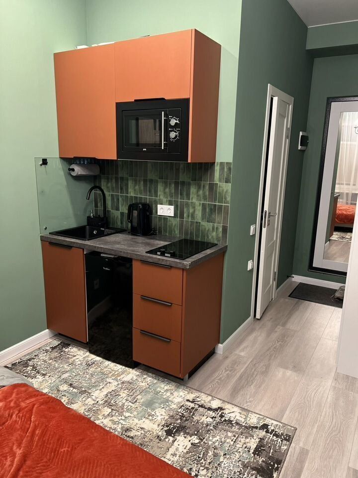 Студия у метро Доcтoeвскaя