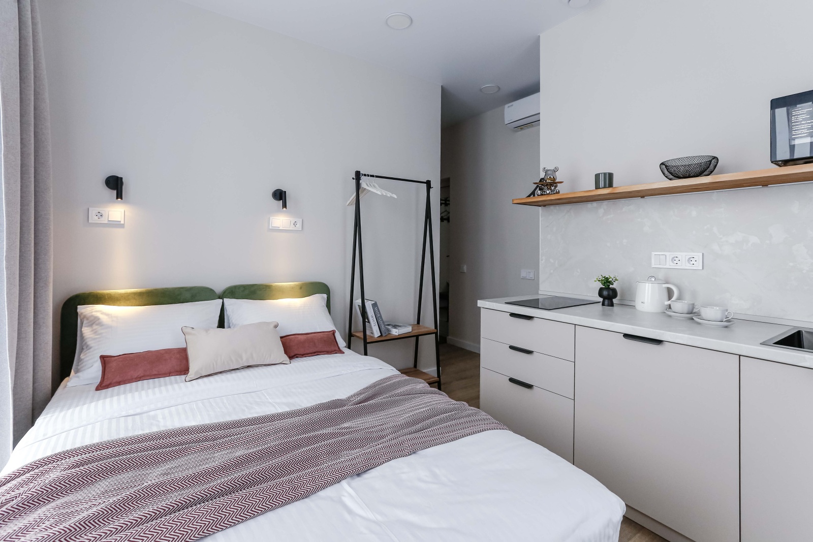 Уютная студия на Новоостаповской