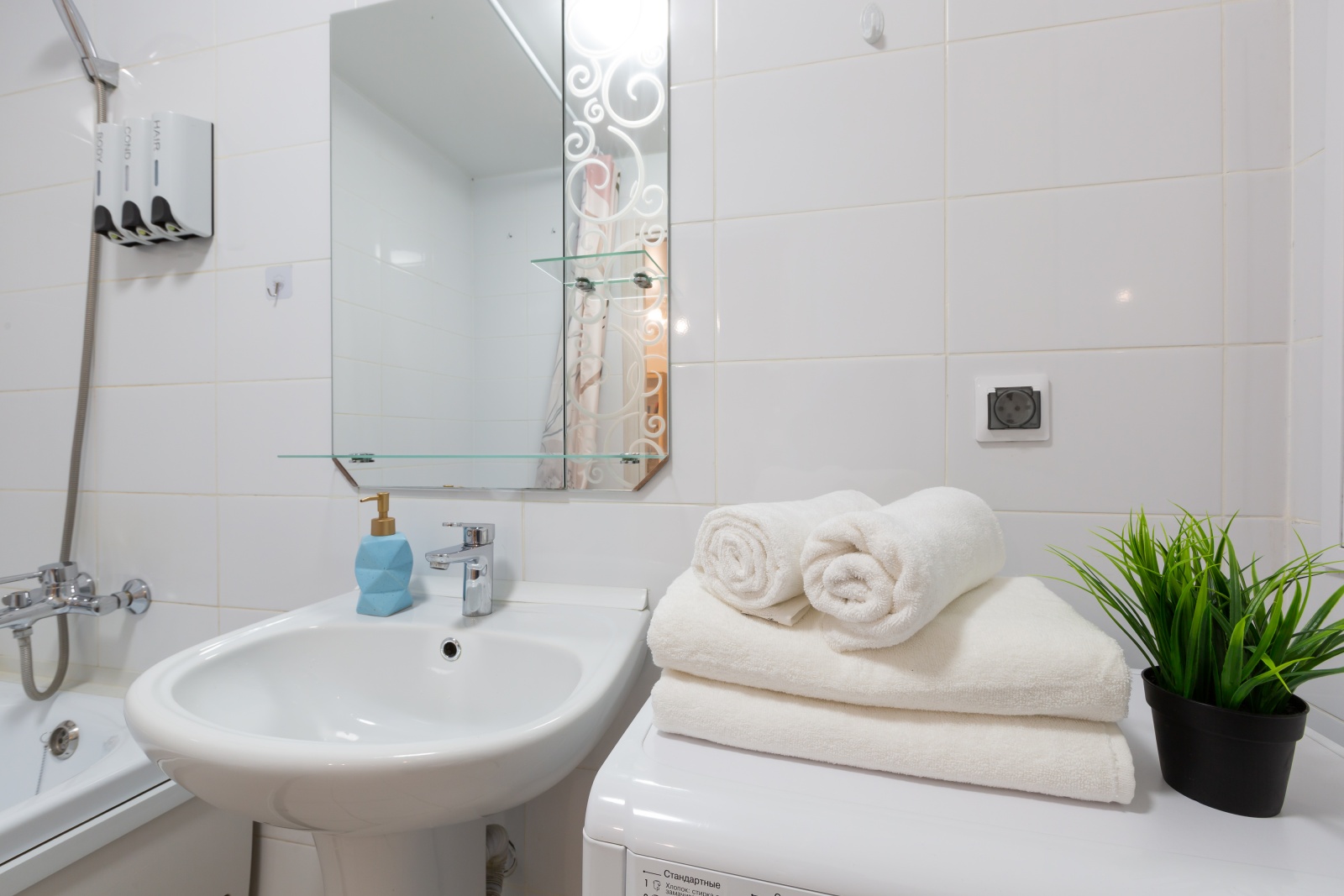 Life Apartments Комфортабельная Евродвушка 