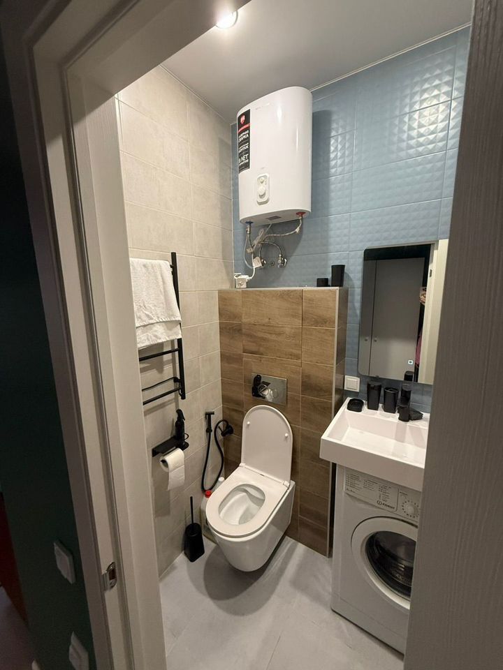 Студия у метро Доcтoeвскaя