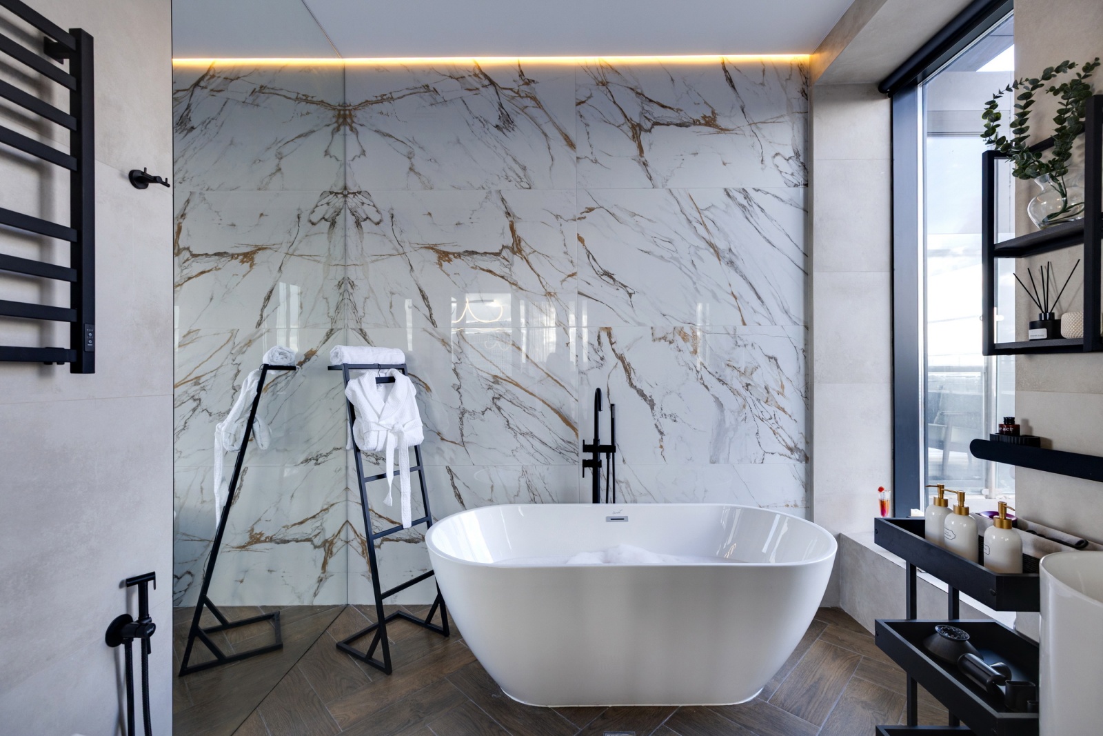 Премиальная студия «Эверест» от Home24: Терраса с видом на Москва-Сити