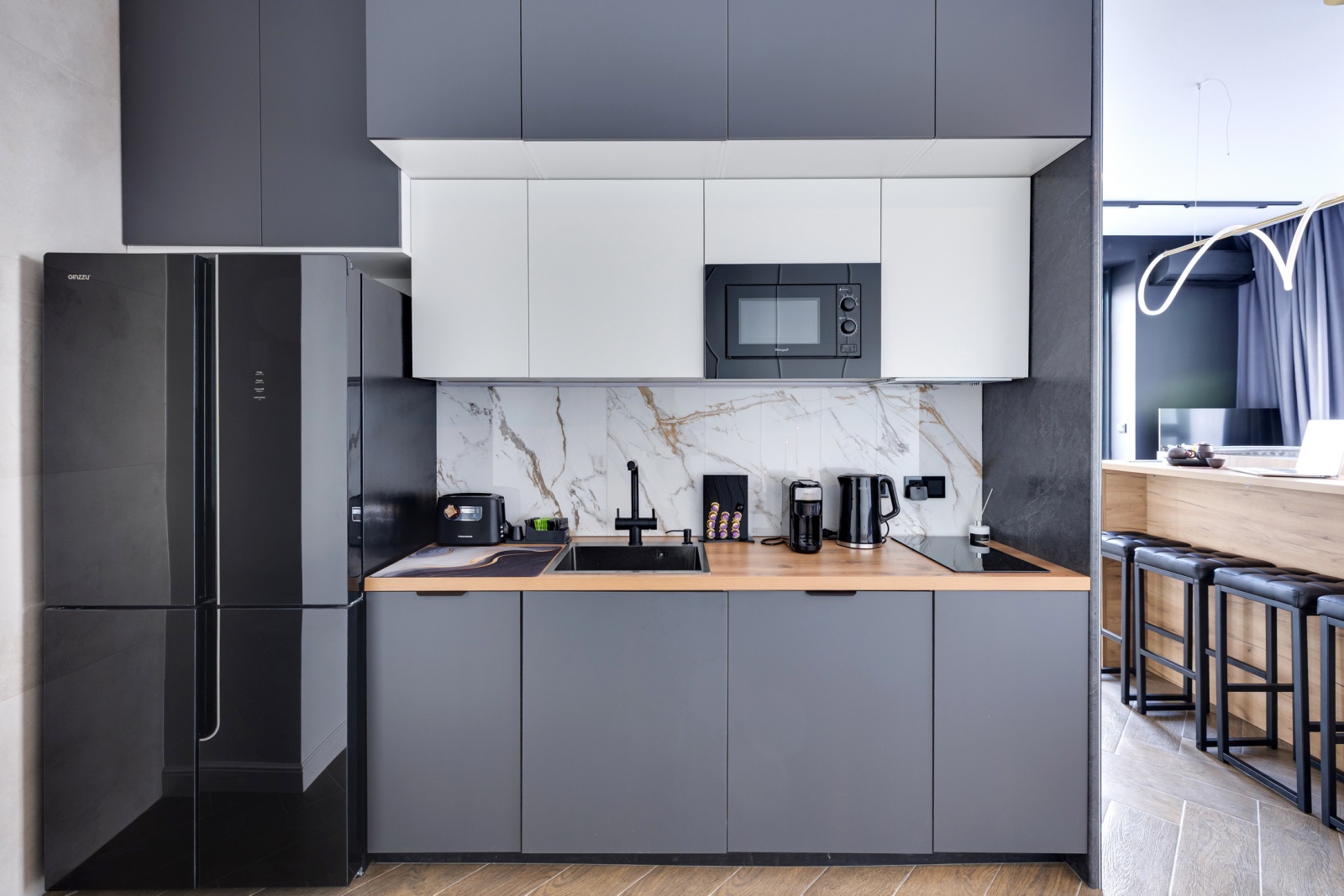 Премиальная студия «Эверест» от Home24: Терраса с видом на Москва-Сити