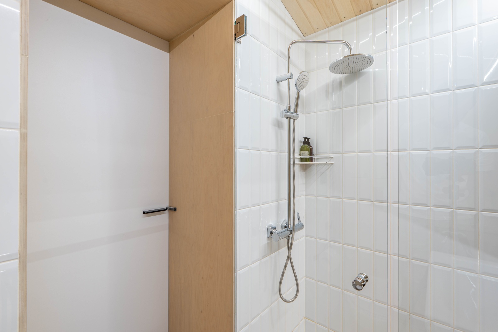 Ультрасовременный домик для отдыха вдвоем с сауной, мангальной зоной и купелью на берегу Немчиновского пруда!