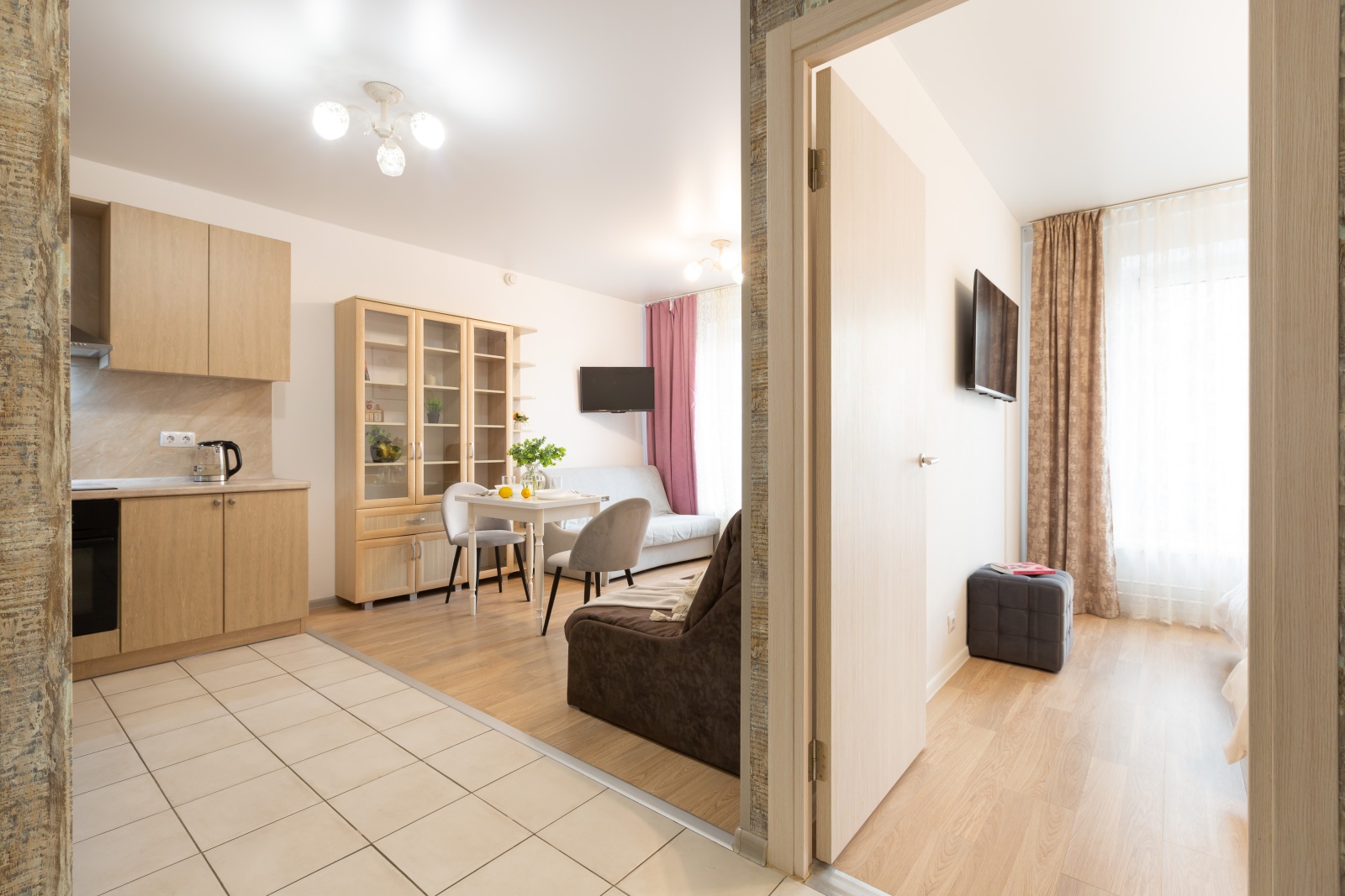 Life Apartments Комфортабельная Евродвушка 