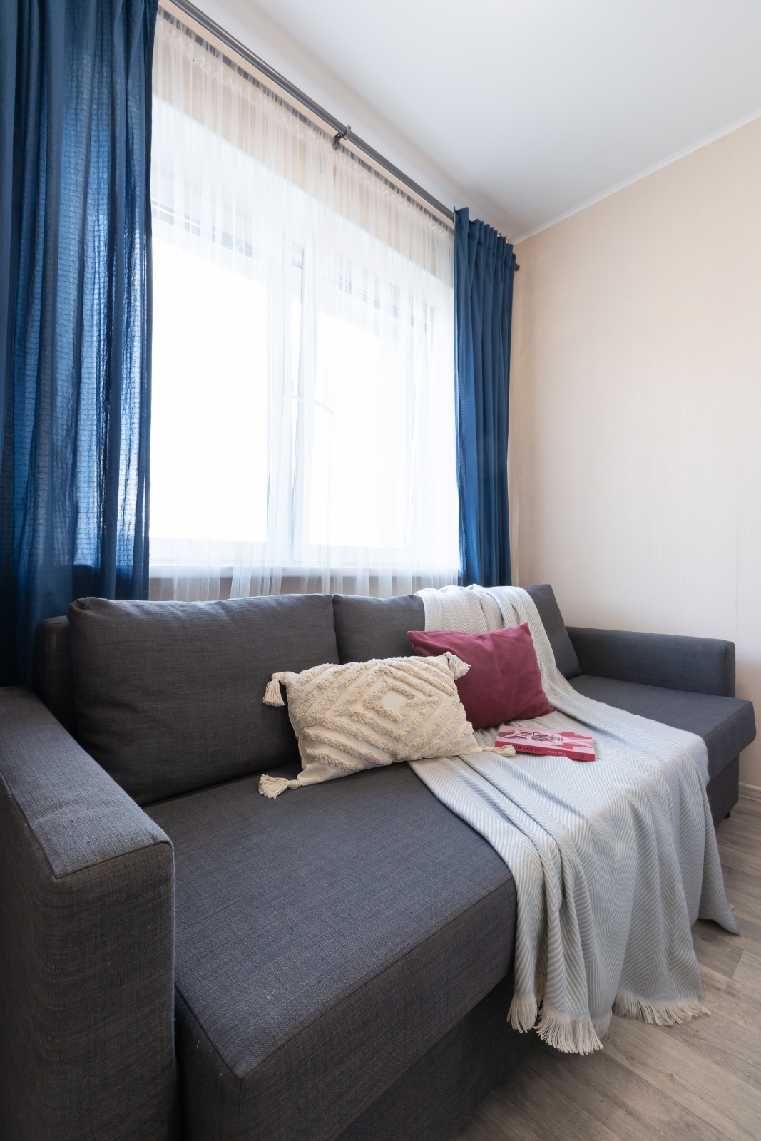 Life Apartments Дизайнерская 1-к квартира на 16 этаже 