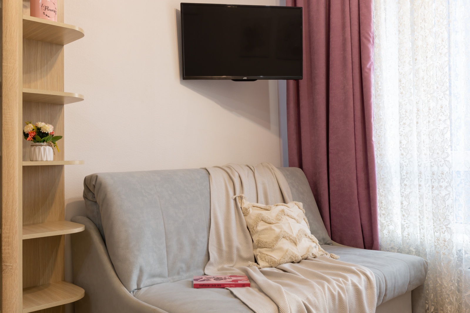 Life Apartments Комфортабельная Евродвушка 