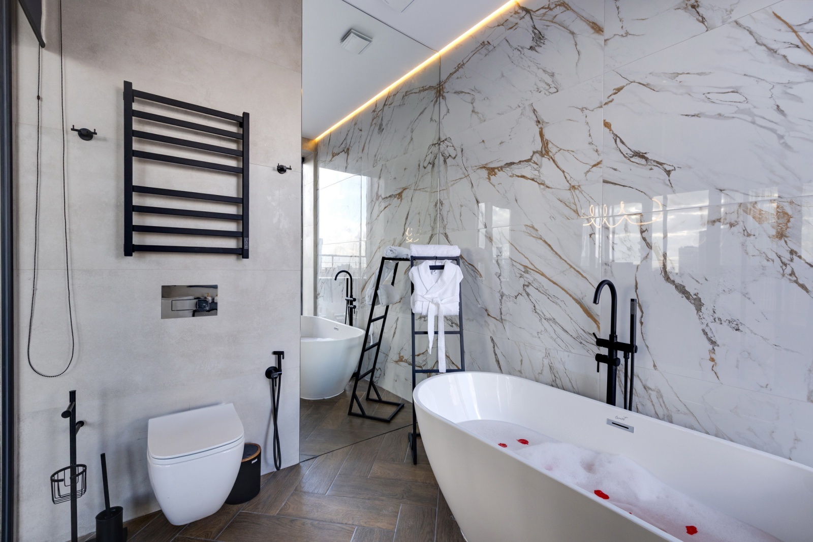 Премиальная студия «Эверест» от Home24: Терраса с видом на Москва-Сити