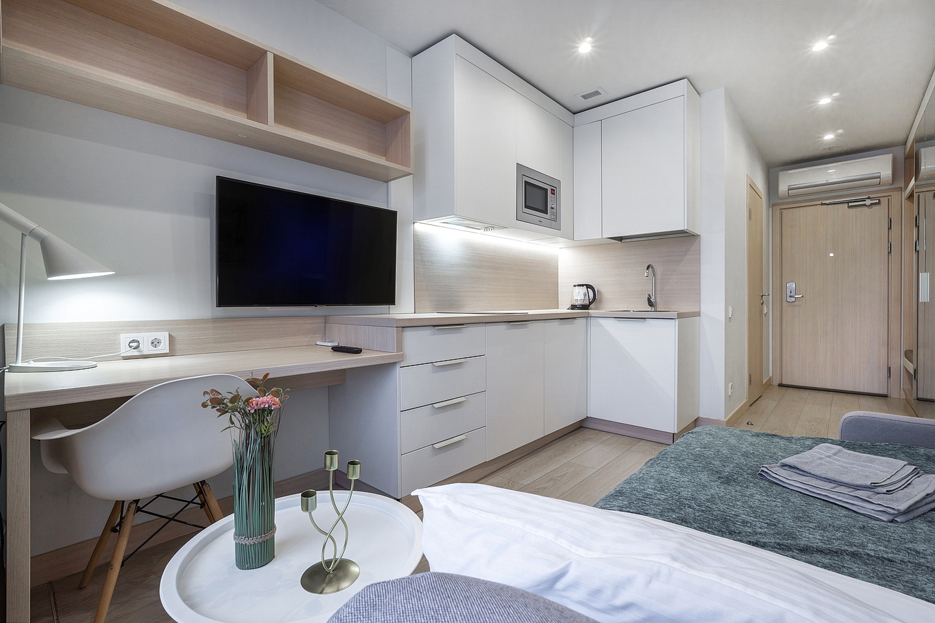 Рядом с Диснейлендом бизнес-студия с видом на Москва-реку!