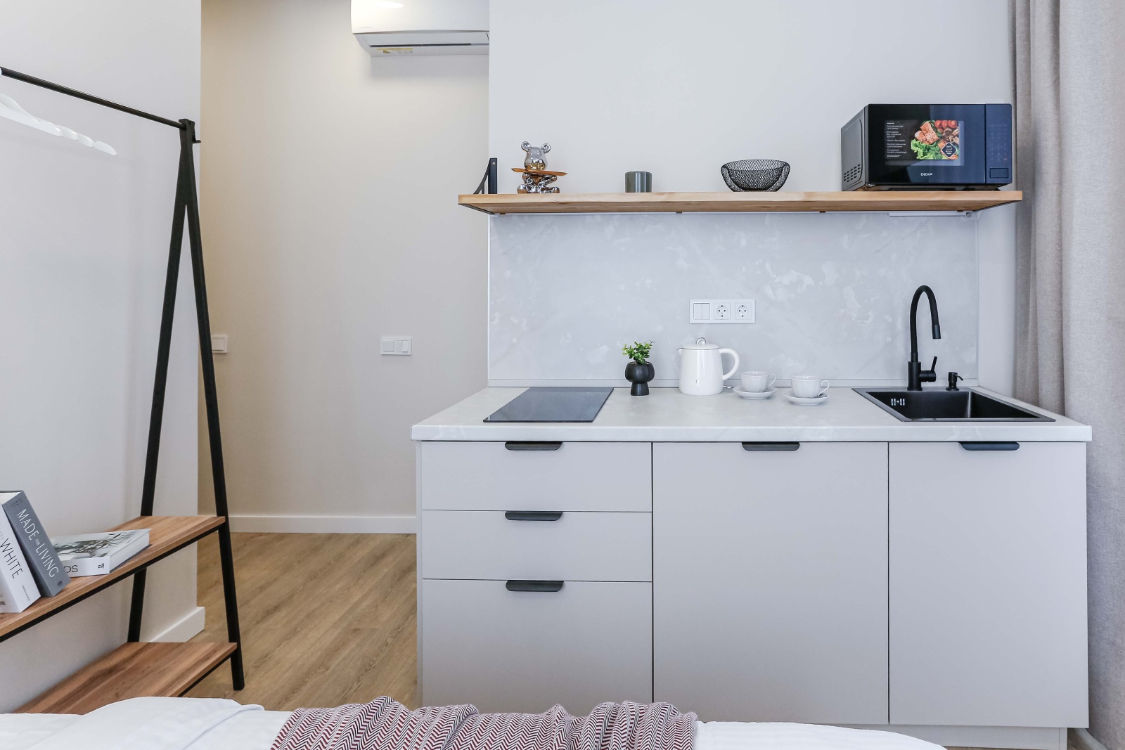 Уютная студия на Новоостаповской