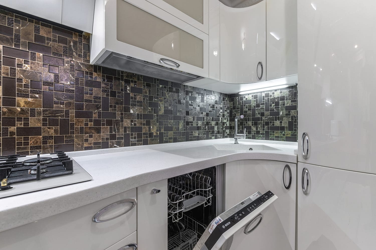 Рядом с Киевским вокзалом дизайнерская студия для 4 гостей!