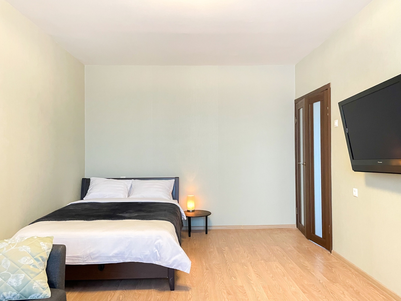 Просторные апартаменты Like Home Apartment у м. Oзepная