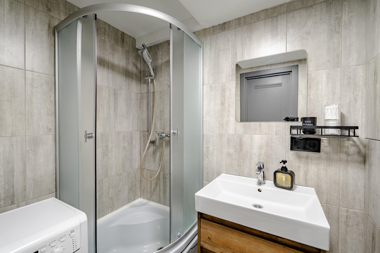 Двухуровневые апартаменты в здании бизнес класса рядом с метро Сокол