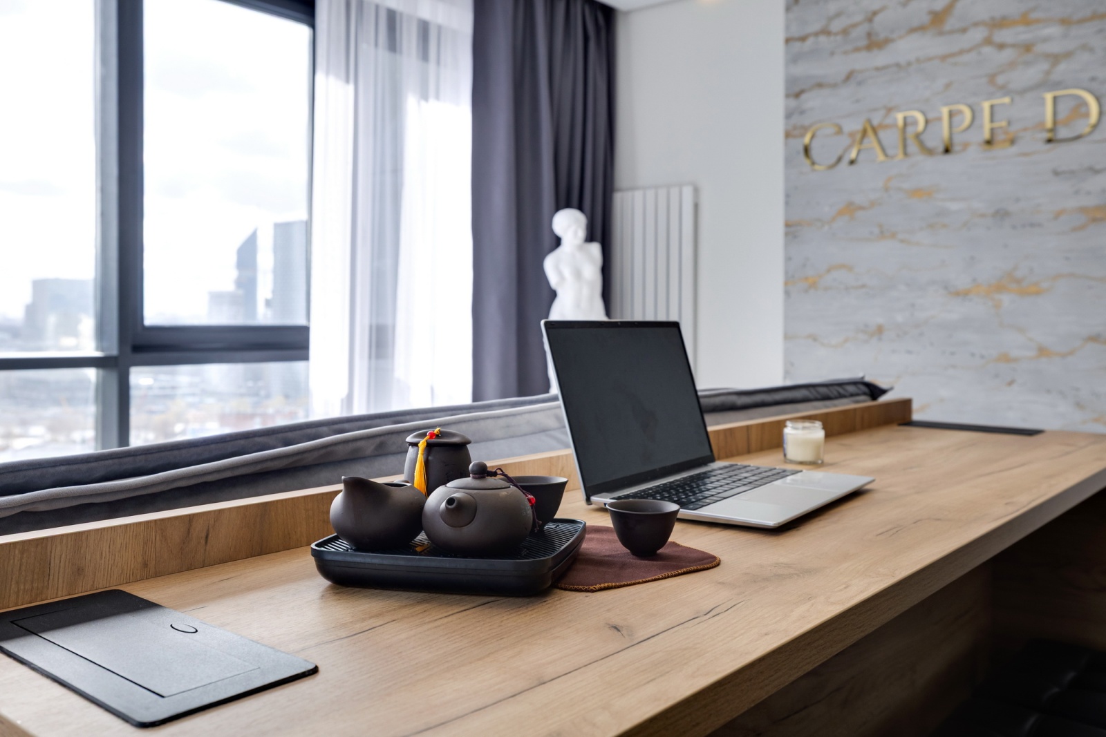 Премиальная студия «Эверест» от Home24: Терраса с видом на Москва-Сити