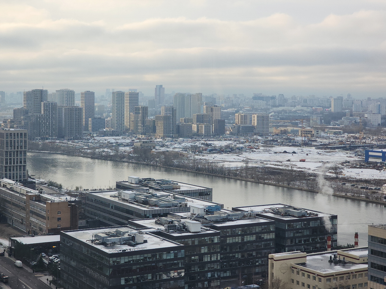 Рядом с Диснейлендом бизнес-студия с видом на Москва-реку!