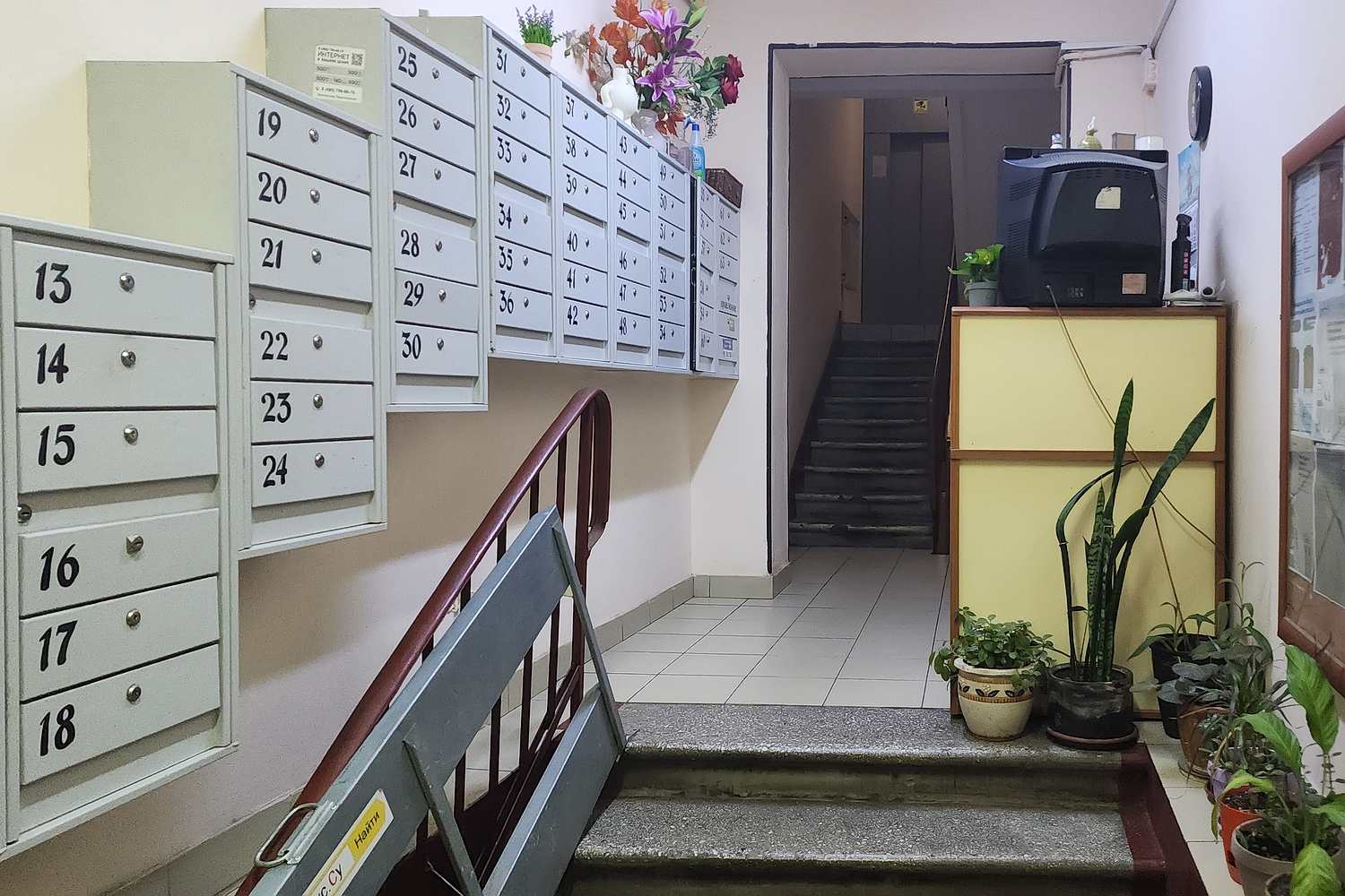 РЯДОМ С КИЕВСКИМ ВОКЗАЛОМ, 1-комнатная современная квартира с кондиционером 