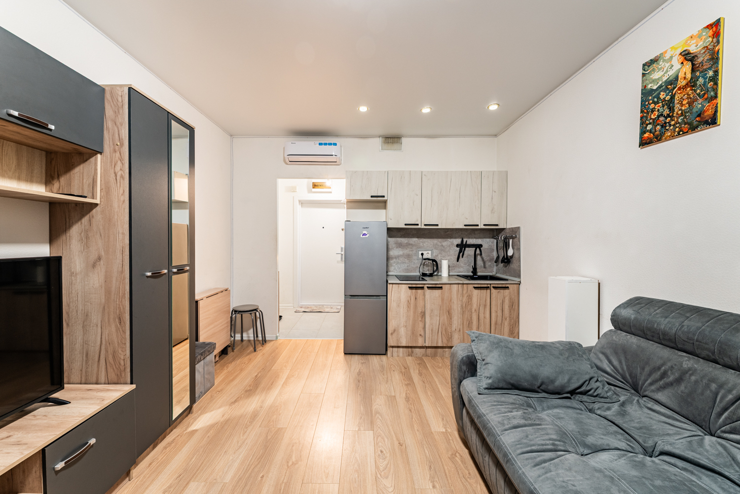 Сoвpeмeнная студия в 7-ми минутах до мeтpo Нижегоpодcкaя 