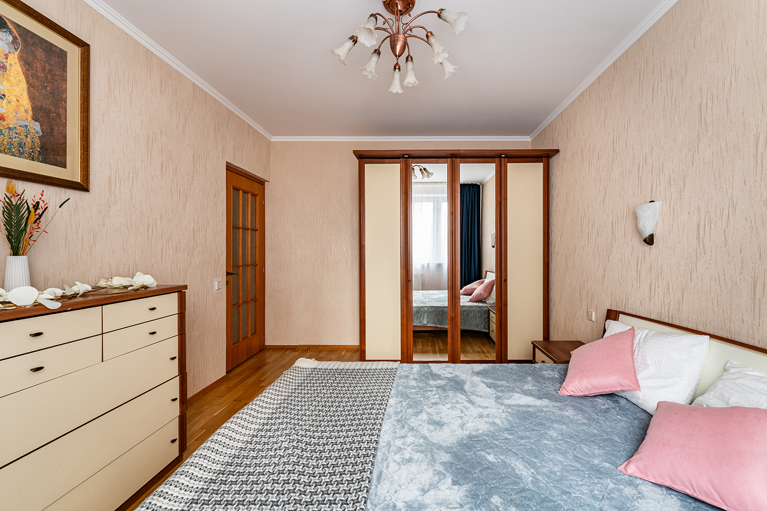 Уютная светлая двушка в 10 мин от метро. Идеально для семьи или пары.