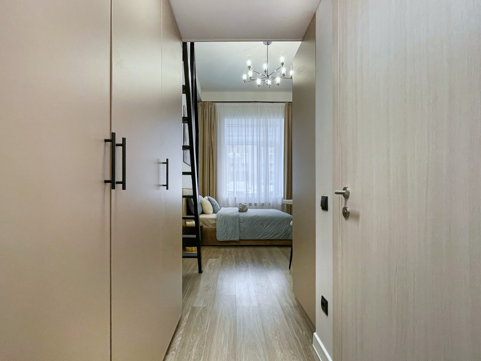 Двухуровневая квартира с двумя кроватями от FolkFort