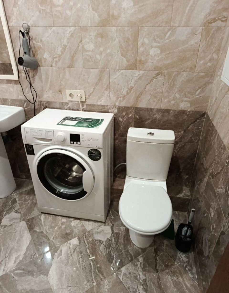 Студия в 10 минутах от метро Новомосковская.